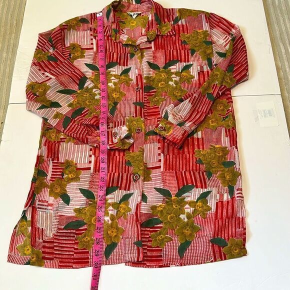 Chloe women’s long sleeve button up top. No size tag. Please see measurements - Picture 11 of 11